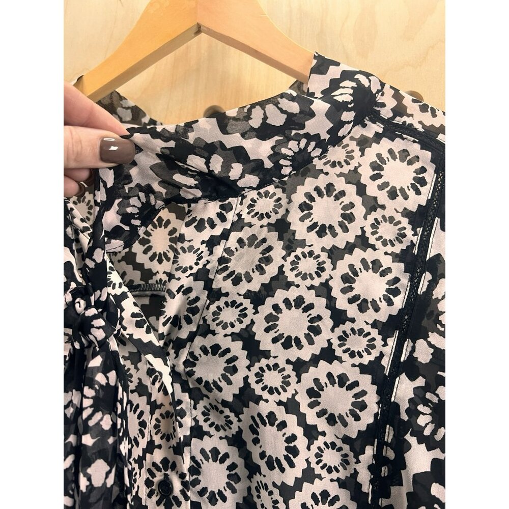Lane Bryant Top Womens Size 22 / 24 Black White Print Sheer Flowy Blouse Scarf - Picture 8 of 16